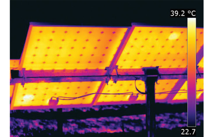 Kamery termowizyjne: szybki i niezawodny sposób testowania paneli słonecznych