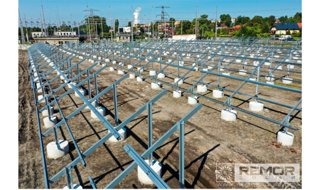 Naziemne konstrukcje balastowe Remor Solar Polska S.A. rozwiązaniem na trudne tereny