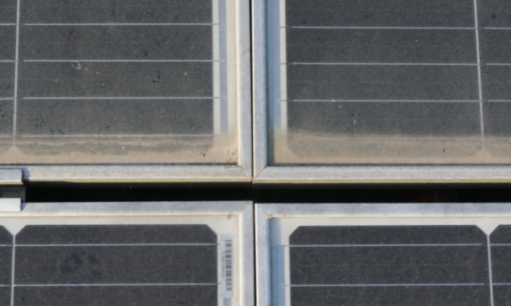 Solarud – odprowadzanie wody i pyłu z powierzchni modułu PV