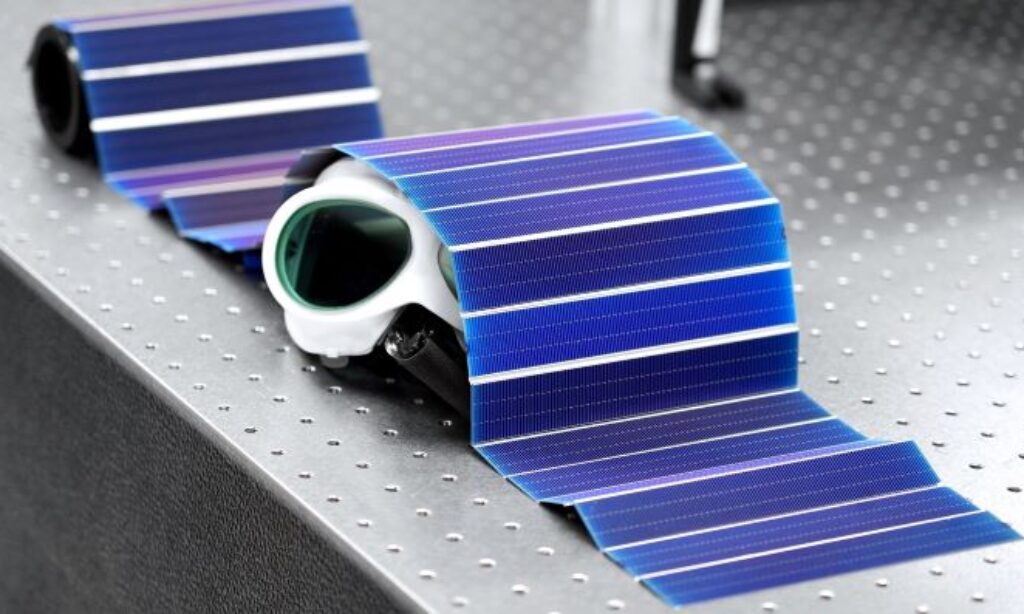Elastyczne połączenie ogniw słonecznych za pomocą mikrołączenia laserowego