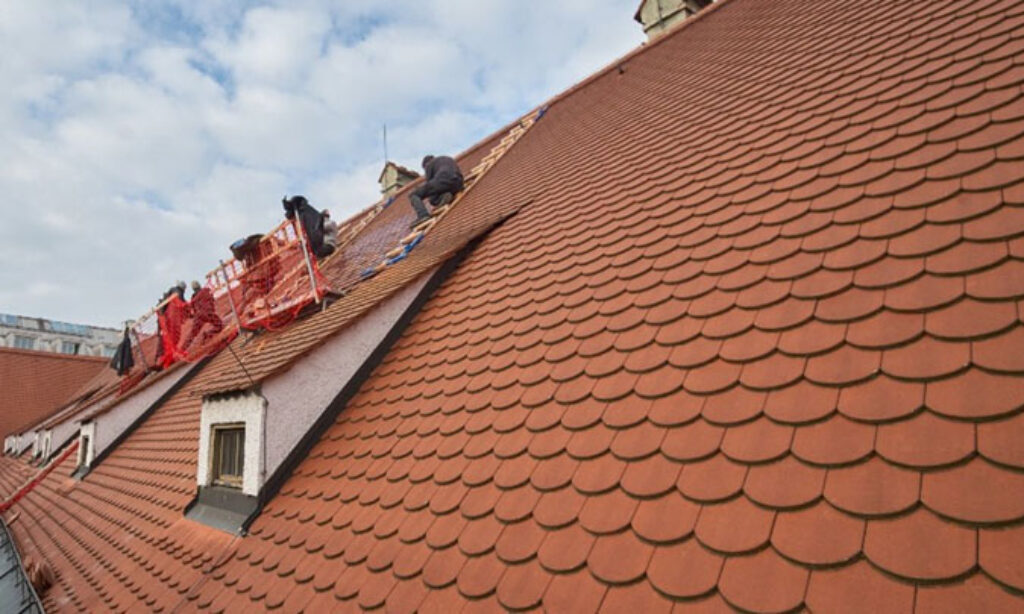 Ceramiczne dachówki fotowoltaiczne w prestiżowym obiekcie