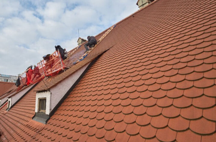 Ceramiczne dachówki fotowoltaiczne w prestiżowym obiekcie