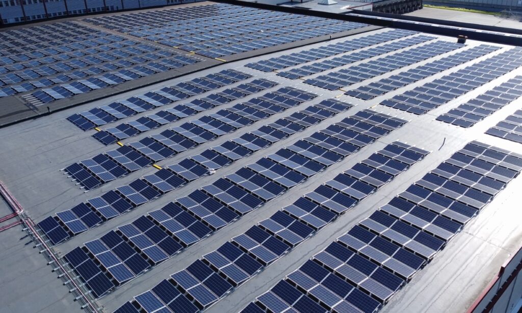 Ultralekka fotowoltaika: rewolucyjne rozwiązanie na lekkie dachy