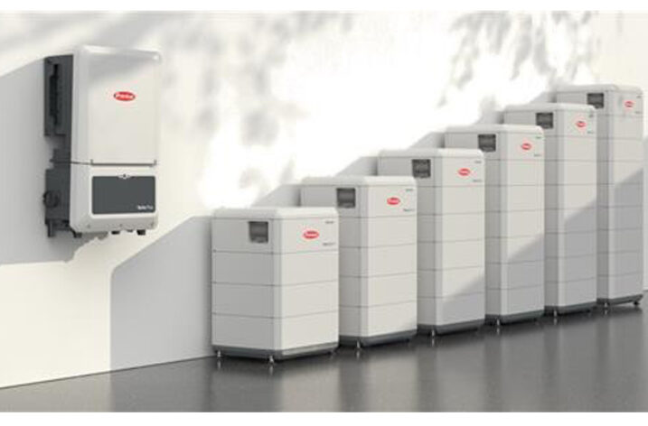 Akumulator wysokonapięciowy z połączeniem DC