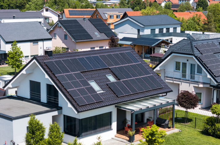 EBI zaakceptował finansowanie pięciu nowych programów NFOŚIGW. 1 mld zł na magazyny energii i ciepła dla prosumentów